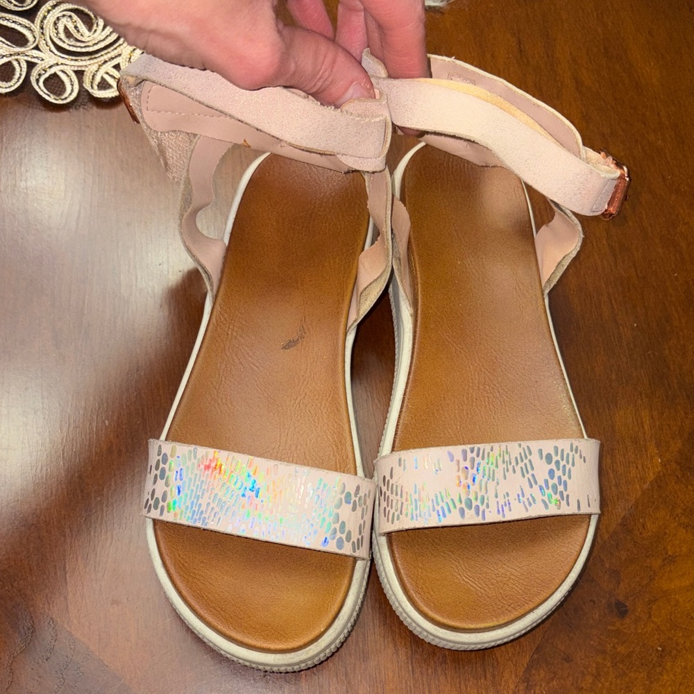 MIA Kids Sandals in Tan and Cream